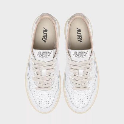 AUTRY BASKETS MEDALIST LOW EN CUIR BLANC ET TIDAL FOAM TOP