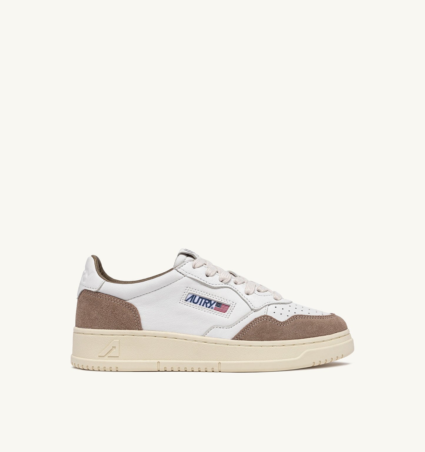 AUTRY BASKETS MEDALIST LOW EN CUIR BLANC ET TOBACCO