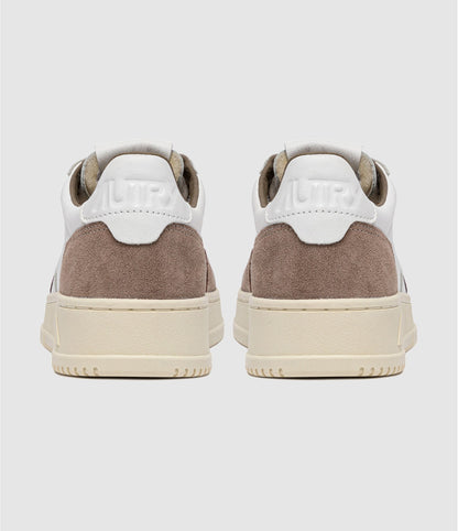 AUTRY BASKETS MEDALIST LOW EN CUIR BLANC ET TOBACCO BACK