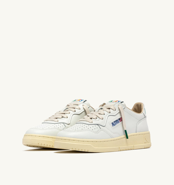 AUTRY BASKETS MEDALIST LOW EN CUIR BLANC