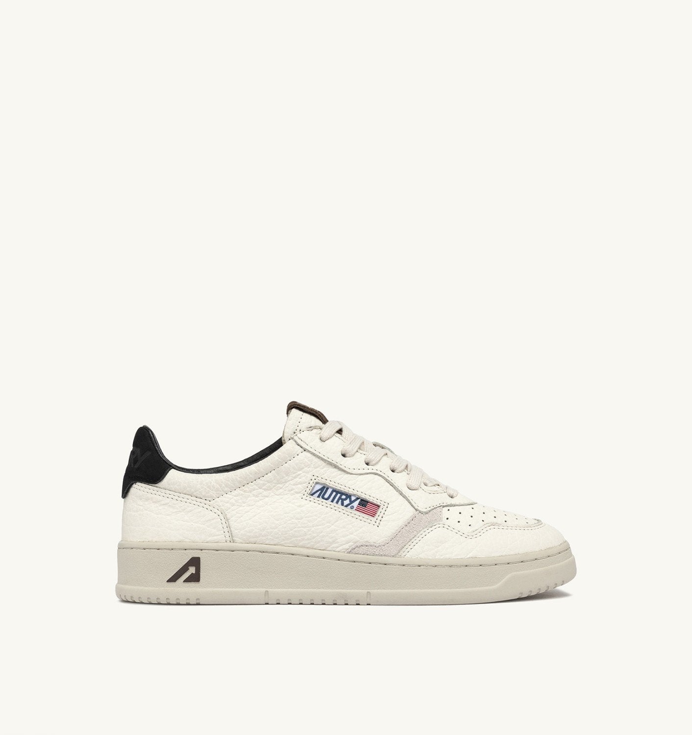 AUTRY BASKETS MEDALIST LOW EN CUIR ET DETAILS PINECONE ET NOIR