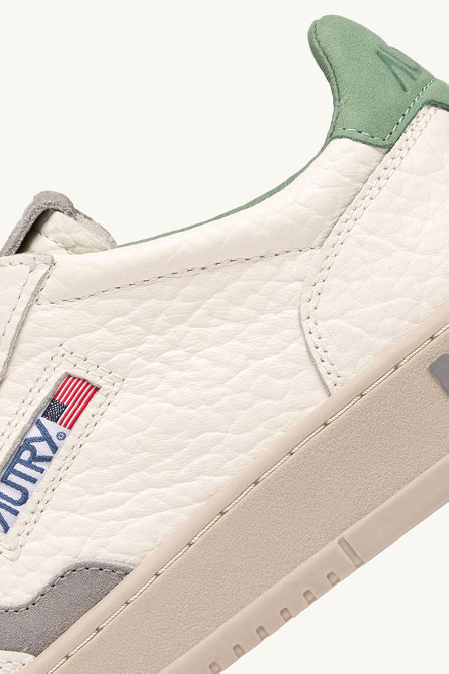 AUTRY BASKETS MEDALIST LOW EN CUIR ET DETAILS PINECONE ET VAPOR