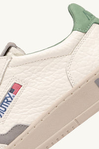 AUTRY BASKETS MEDALIST LOW EN CUIR ET DETAILS PINECONE ET VAPOR