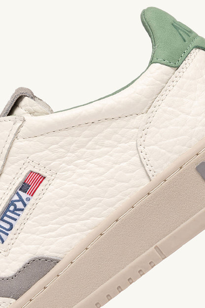 AUTRY BASKETS MEDALIST LOW EN CUIR ET DETAILS PINECONE ET VAPOR