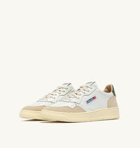 AUTRY BASKETS MEDALIST LOW EN DAIM ET CUIR BLANC ET BRONZE GREEN