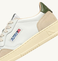 AUTRY BASKETS MEDALIST LOW EN DAIM ET CUIR BLANC ET BRONZE GREEN