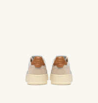 AUTRY BASKETS MEDALIST LOW EN DAIM ET CUIR BLANC ET LION
