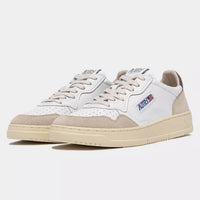 AUTRY BASKETS MEDALIST LOW EN DAIM ET CUIR BLANC ET MOREL FRONT