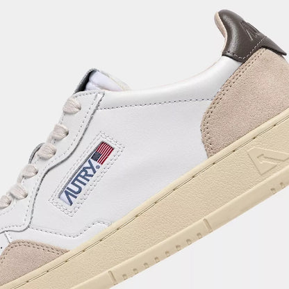 AUTRY BASKETS MEDALIST LOW EN DAIM ET CUIR BLANC ET MOREL ZOOM