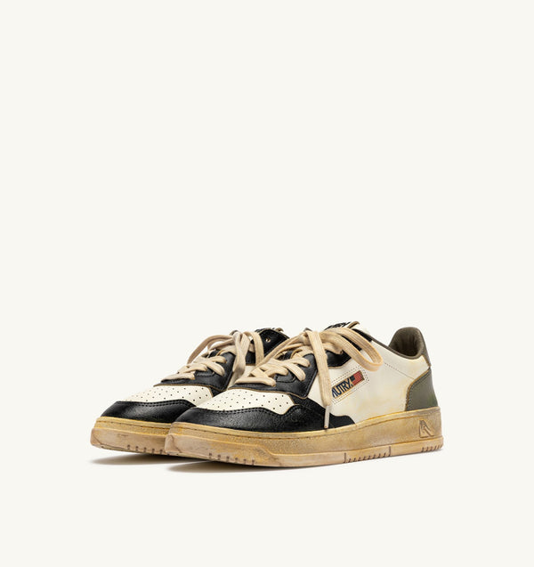 AUTRY BASKETS MEDALIST LOW SUPER VINTAGE EN CUIR BLANC COVERT GREEN ET NOIR