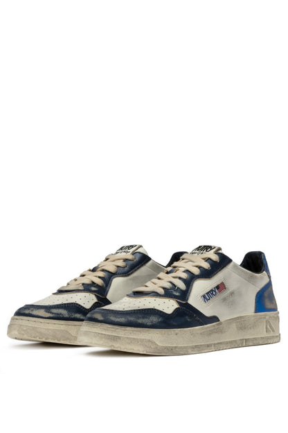 AUTRY BASKETS MEDALIST LOW SUPER VINTAGE EN CUIR BLANC ET BLEU FRONT