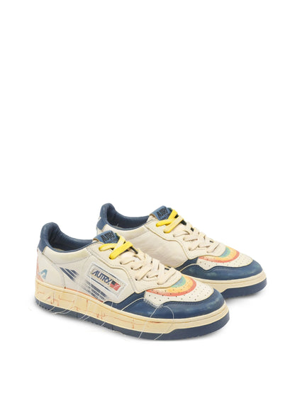 AUTRY BASKETS MEDALIST LOW SUPER VINTAGE EN CUIR BLANC ET ENSBLUE SIDE