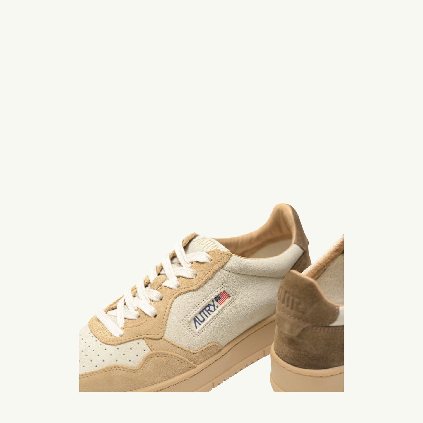 AUTRY BASKETS MEDALIST LOW TRICOLOR EN DAIM PEANUT ET TRUNDRA