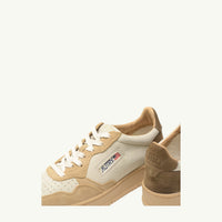 AUTRY BASKETS MEDALIST LOW TRICOLOR EN DAIM PEANUT ET TRUNDRA