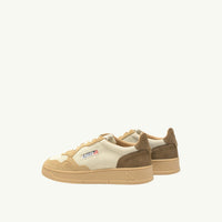 AUTRY BASKETS MEDALIST LOW TRICOLOR EN DAIM PEANUT ET TRUNDRA
