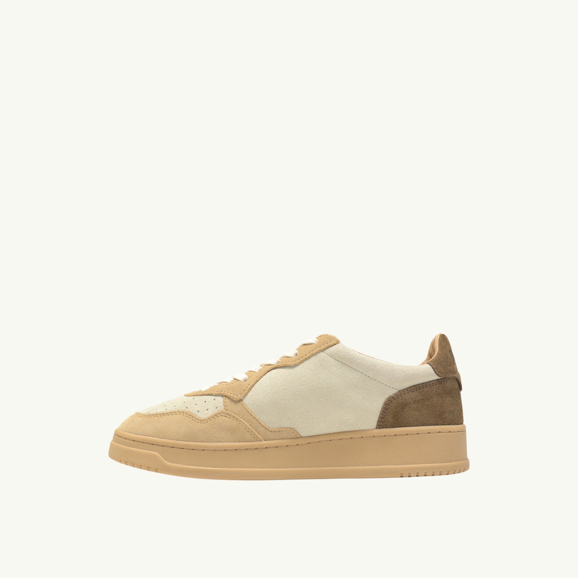 AUTRY BASKETS MEDALIST LOW TRICOLOR EN DAIM PEANUT ET TRUNDRA
