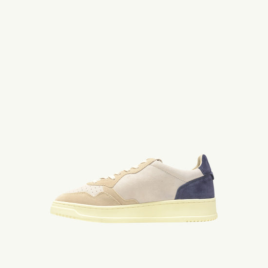 AUTRY BASKETS MEDALIST LOW TRICOLOR EN DAIM SAND ET BLUE