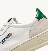 AUTRY MEDALIST LOW EN CUIR BLANC ET AMAZON ET DAIM BEIGE