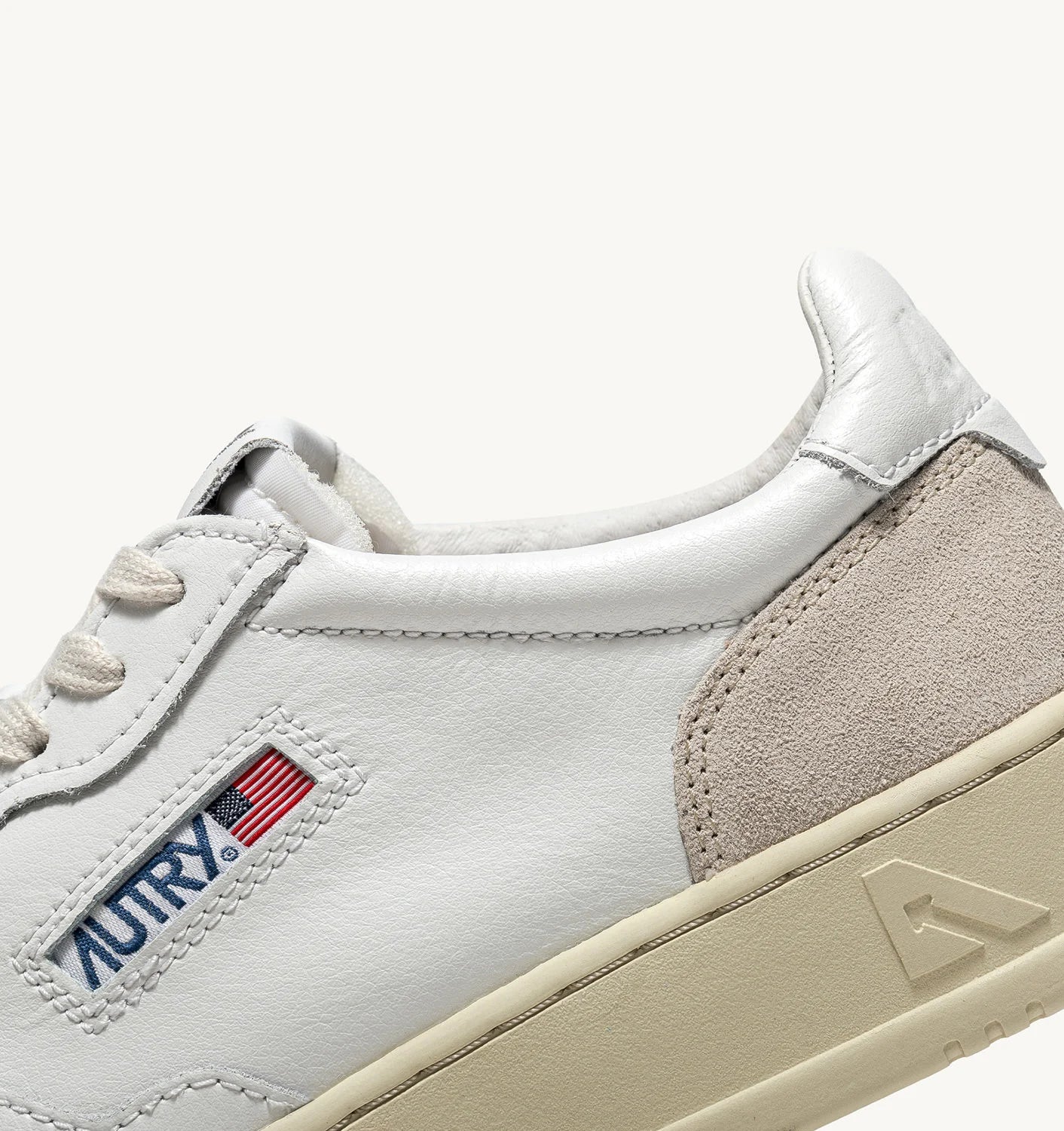 AUTRY MEDALIST LOW EN CUIR BLANC ET DAIM BEIGE