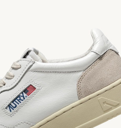 AUTRY MEDALIST LOW EN CUIR BLANC ET DAIM BEIGE