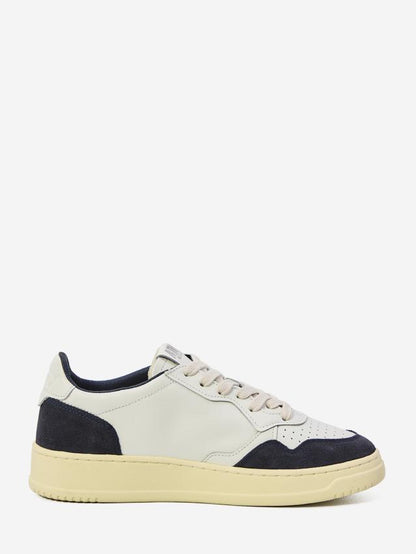 AUTRY MEDALIST LOW EN CUIR BLANC ET OCEAN BLUE