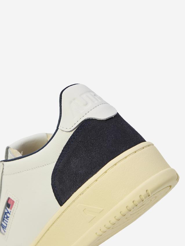 AUTRY MEDALIST LOW EN CUIR BLANC ET OCEAN BLUE
