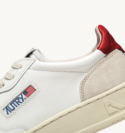 AUTRY MEDALIST LOW EN CUIR BLANC ET ROUGE ET DAIM BEIGE
