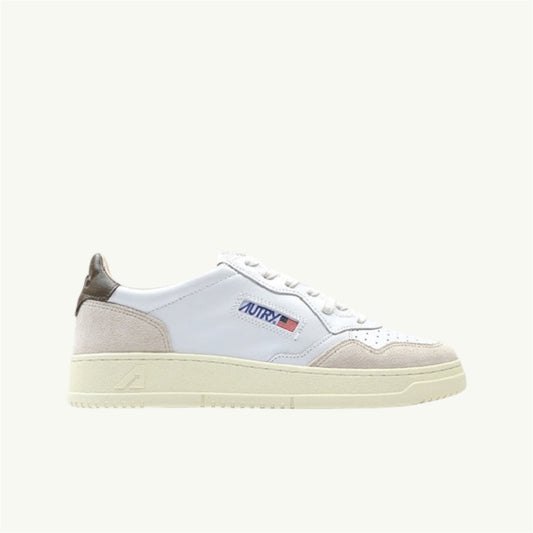 AUTRY MEDALIST LOW EN CUIR BLANC ET TEAK ET DAIM BEIGE
