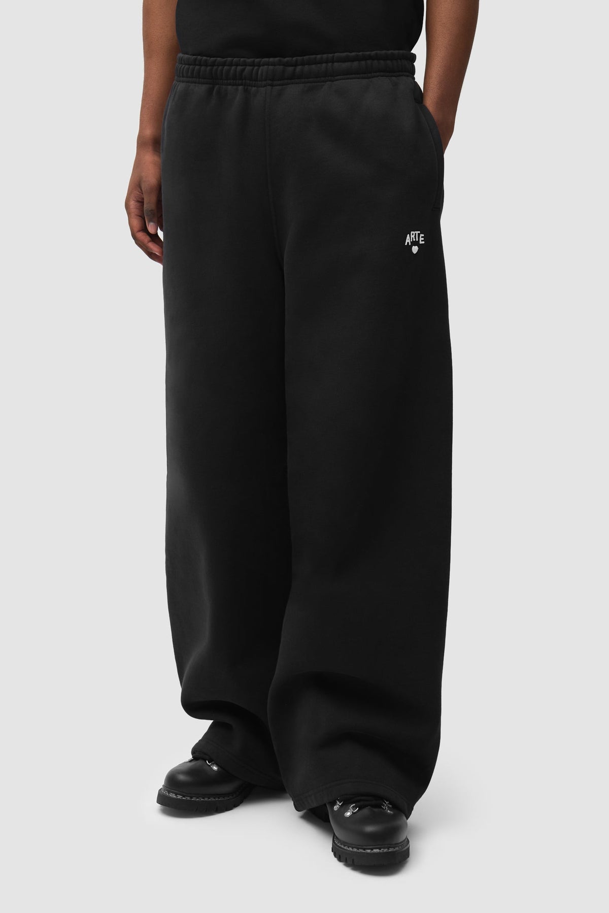Arte Antwerp COR SWEATPANTS Black