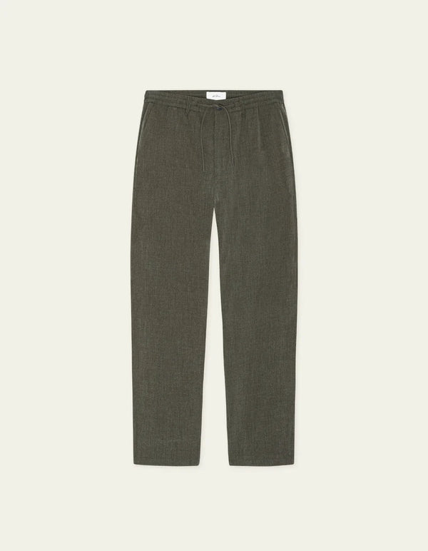 Les Deux COMO TAPERED SUIT PANTS Olive Night — Les Deux