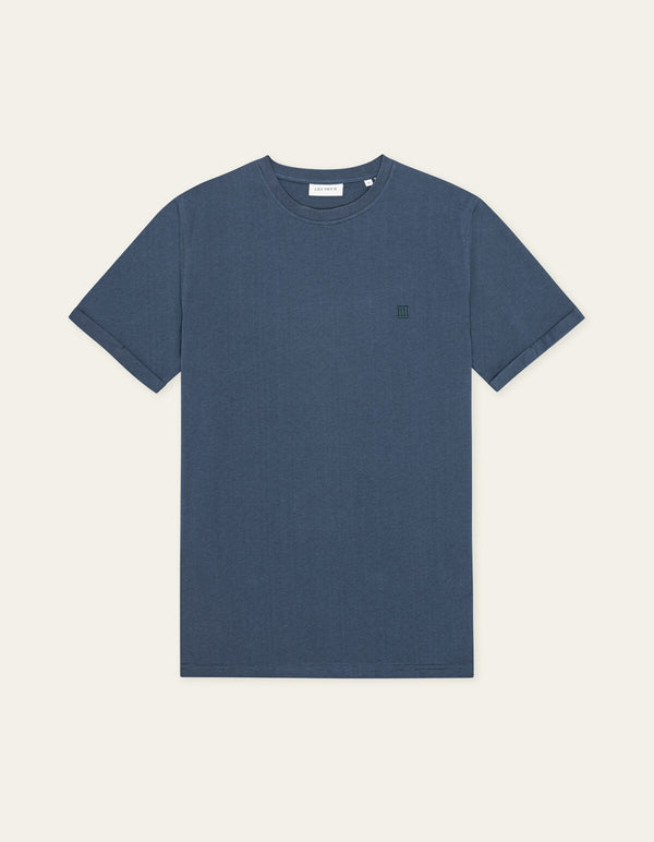 Les Deux NORREGARD CONTRAST S/S TEE Dark Denim Blue — Les Deux