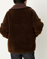Sessun Manteau icy rocky Earth