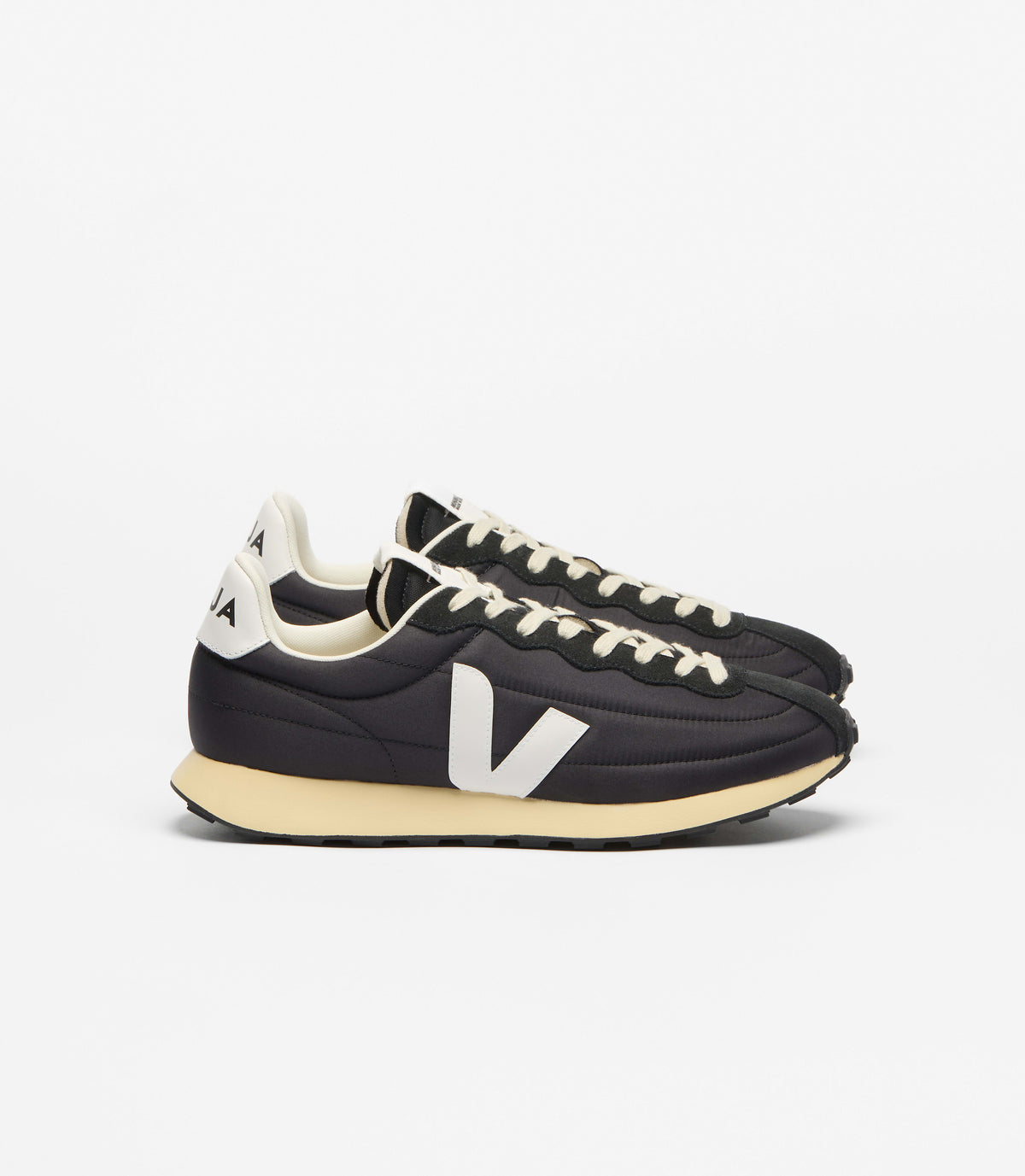 VEJA BELEM NOLYN BLACK WHITE