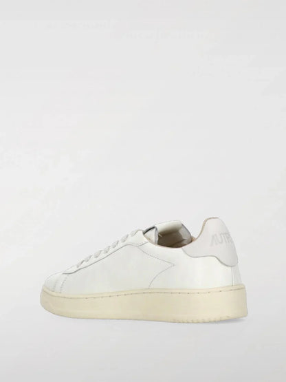 Sneakers Autry DALLAS LOW Cuir Blanc – Vue de dos.